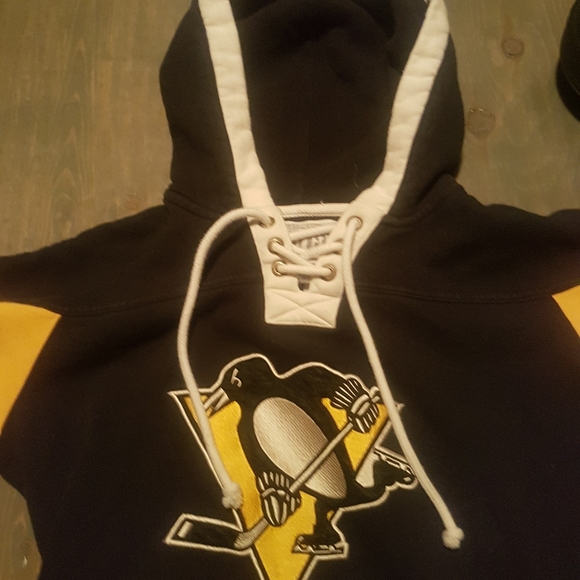 Official Pittsburgh Penguins women's hoodie - Picture 1 of 3